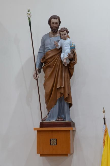 St L Altar 7 St Jos w Jesus 1