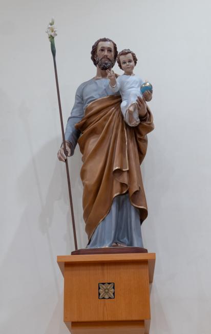 St L Altar 7 St Jos w Jesus 2